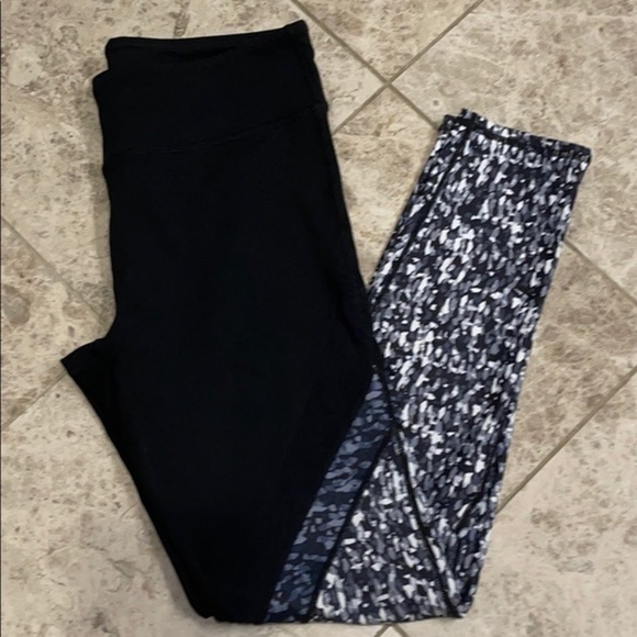 Fabletics Mid-Rise Mesh Powerhold Legging Medium - Picture 2 of 15